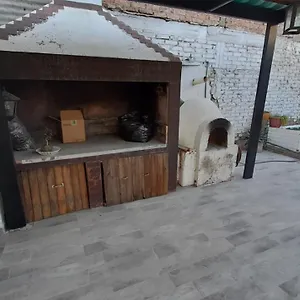 Amplia Casa Completa Con Cochera Y Jardín En Mendoza , Guaymallén Argentina