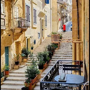 https://valletta-boutique-escape.hotelssaintjulians.com