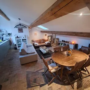https://appartement-typique-croix-rousse.hotels-rhonealpes.com